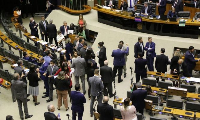 Semana na Câmara terá discussão da PEC que aumenta Auxílio Brasil