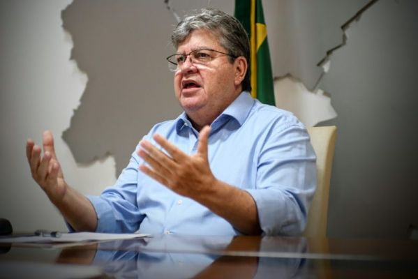 João Azevedo não garante vaga de vice ao Progressistas
