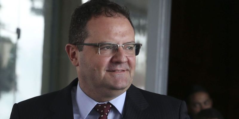 Ministro da Economia oferece equipe para transição, diz Barbosa