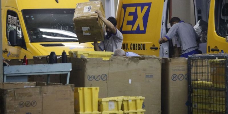 Governo eleito deve suspender processo de privatização dos Correios