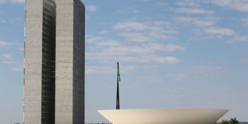 Câmara instaura comissão para analisar PEC sobre piso da enfermagem
