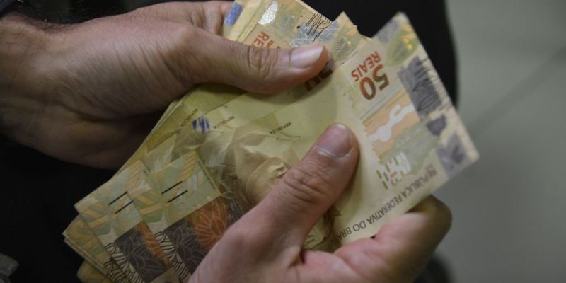 Beneficiários com NIS final 2 recebem hoje Auxílio Brasil 