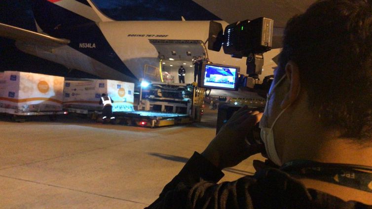 Chegada do primeiro lote de vacinas da Pfizer para crianças