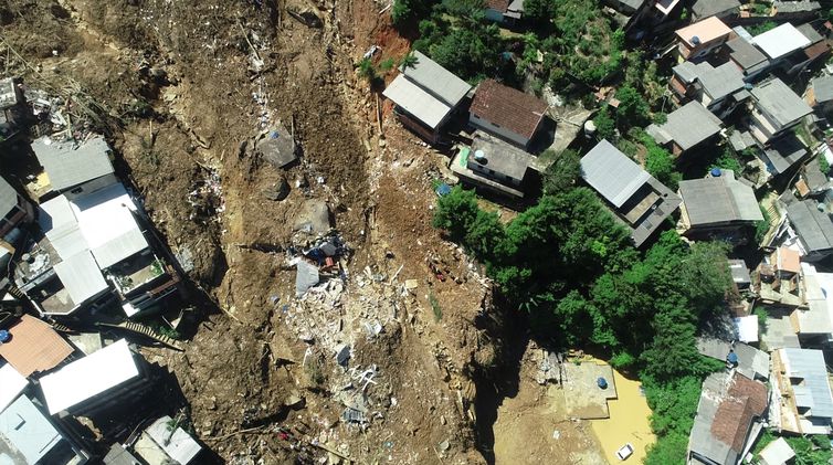 Imagens de drone das áreas de deslizamento de encosta em Petrópolis, em decorrência das fortes chuvas que atingiram, a região serrana do Rio de Janeiro