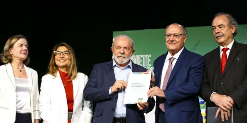 Relatório do governo de transição sugere revogação de normas