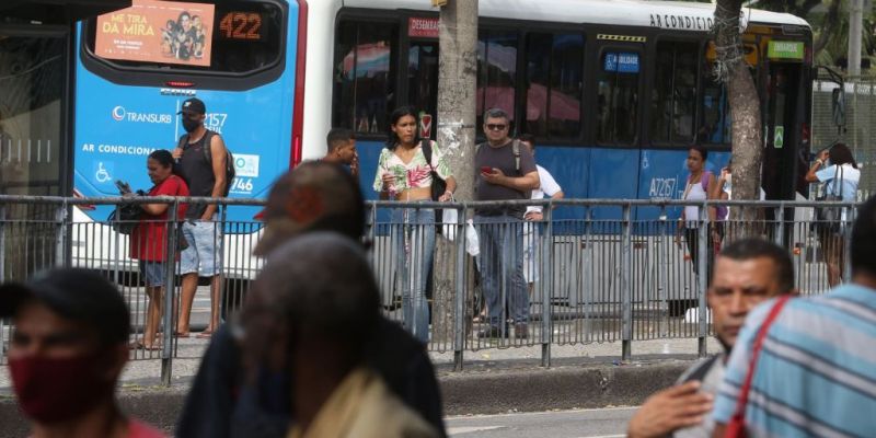 Setor de serviços cai 0,6% de setembro para outubro