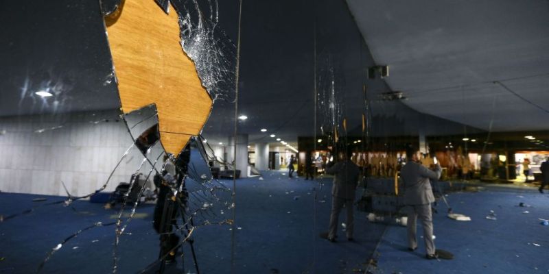 PT condena atentados e defende mobilização permanente pela democracia