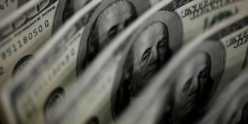 Dólar cai para R$ 5,14 com entrada de fluxos no país