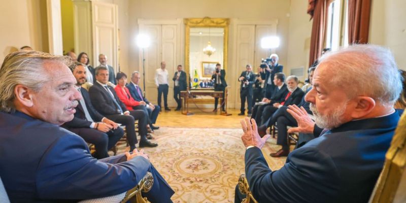Lula pede desculpas a argentinos por “grosserias” de Bolsonaro
