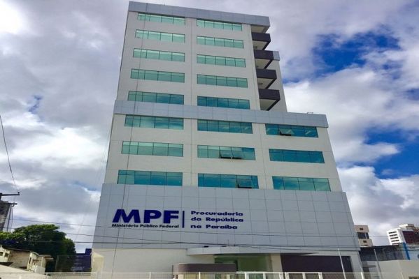 Saiba como denunciar organizadores e participantes dos ataques golpistas em Brasília