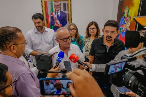 Cícero anuncia aumento de 15% para professores da rede municipal de João Pessoa