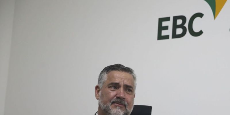 Ministro defende separação entre comunicação pública e de governo