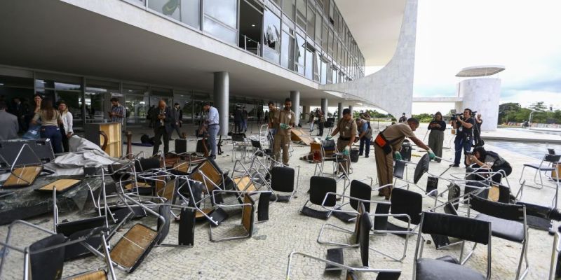 Manifestação na USP pede punição por atos antidemocráticos em Brasília