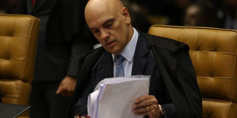 Moraes libera redes sociais do deputado eleito Nikolas Ferreira