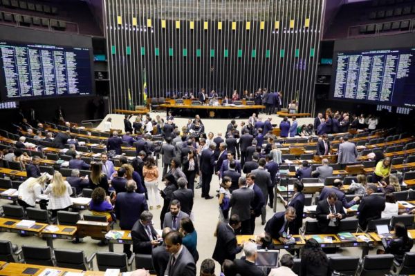 Câmara bancou mais de R$ 800 milhões em despesas de deputados