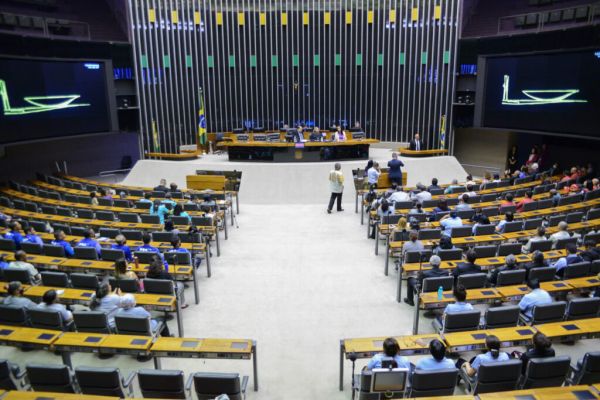 Câmara deve aprovar intervenção no Distrito Federal em votação simbólica