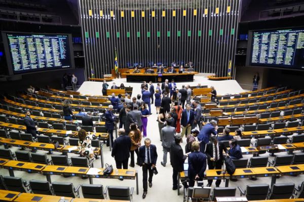 Não dá tempo de comemorarmos a vitória contra o orçamento secreto