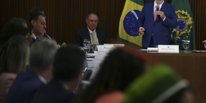 Lula defende crescimento com responsabilidade e seguridade social