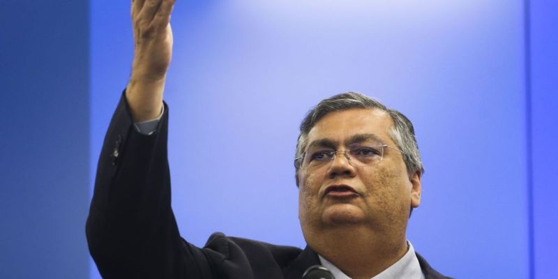 Dino enviará ao Congresso proposta para fortalecer atuação dos poderes