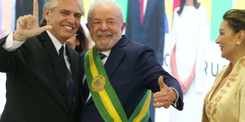 Lula vai estrear agenda internacional com viagem à Argentina