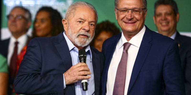 Lula e Alckmin tomam posse hoje; entenda o rito