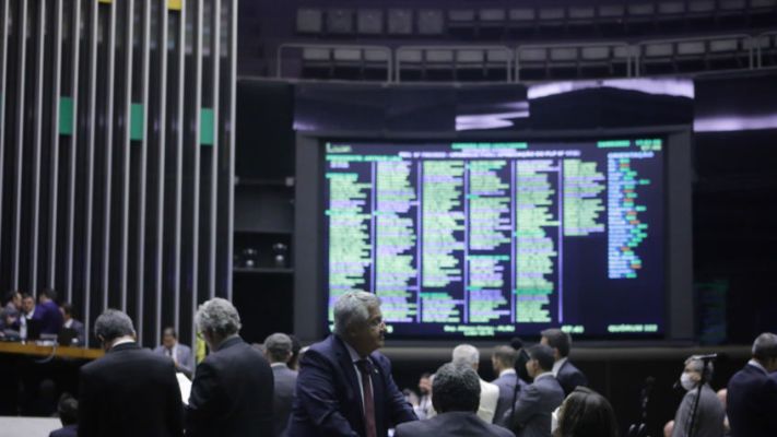Com aumentos, cada deputado vai custar mais de R$ 2,5 milhões por ano. Veja benefícios