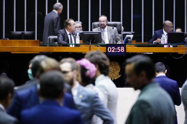 73% dos deputados tiveram mais de 90% de presença na Câmara. Veja lista