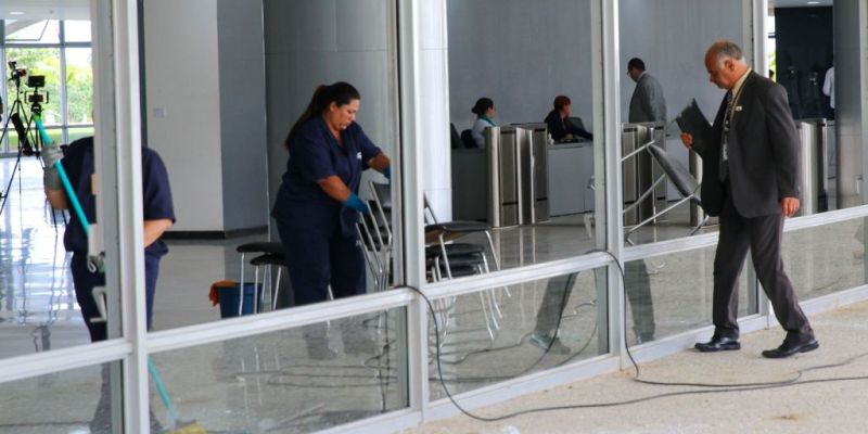 Primeira-dama mostra recuperação do Planalto após atos terroristas