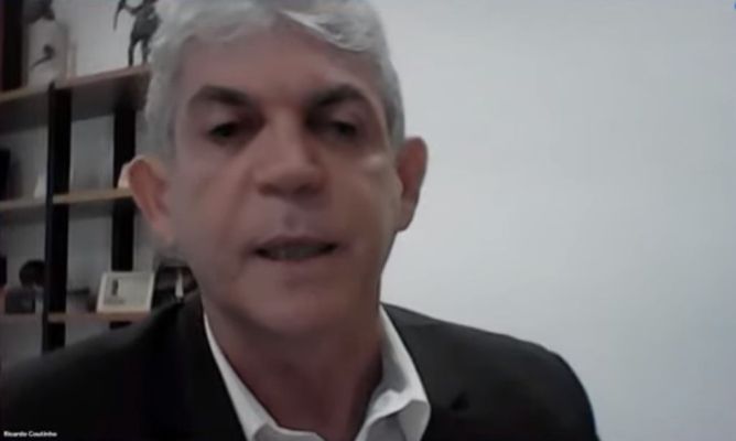 Ricardo diz que injustiça foi desfeita e agradece deputados pela aprovação das contas