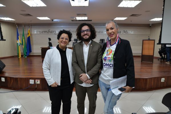 Tribunal de Rondônia discute inclusão de travestis e trans no mercado de trabalho