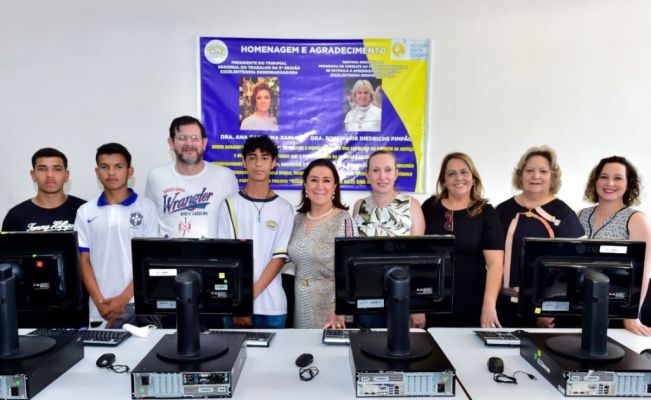 Justiça do Trabalho do Paraná instala sala de inclusão digital em escola de Palmas