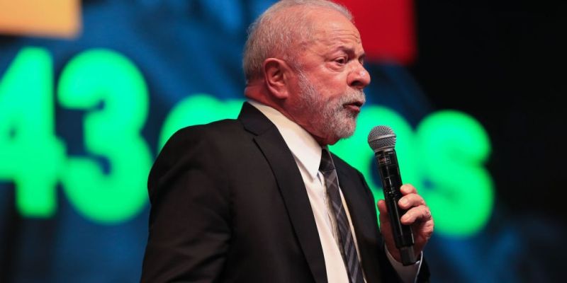 Emocionado, Lula relembra do início do PT no aniversário do partido