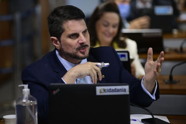 Do Val admite mentiras e diz que seu alvo é Lula e ministros, não Bolsonaro