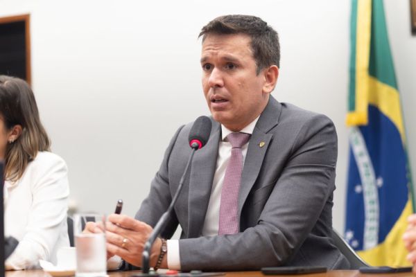 Governo não espera Arthur Lira submisso, mas cumpridor de acordos, diz líder do PSB