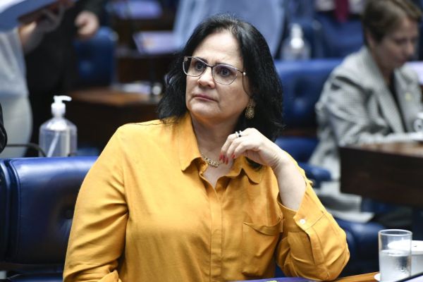 Psol pede cassação de Damares por negligenciar os yanomami