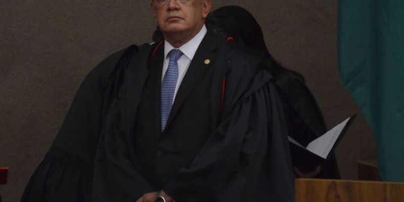 Gilmar Mendes suspende ações que questionam decreto de acesso a armas