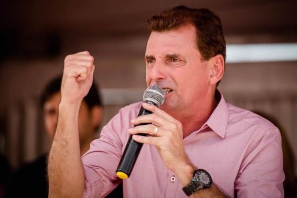 Resistência a Hervázio, colocou a liderança do governo na AL nas mãos de Chico Mendes