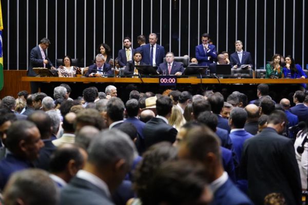 Mudança na divisão das sobras eleitorais pode levar à substituição de sete deputados federais. Veja quais são