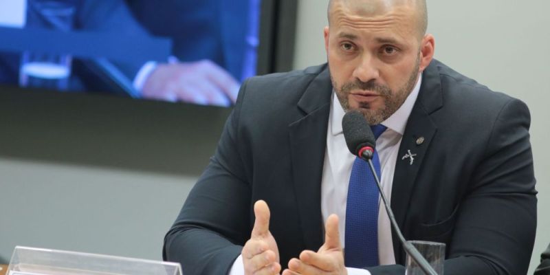 Um dia após perder mandato, Daniel Silveira é preso em Petrópolis
