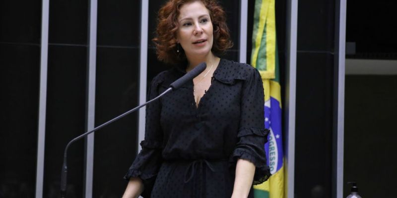Gilmar Mendes abre inquérito contra Carla Zambelli