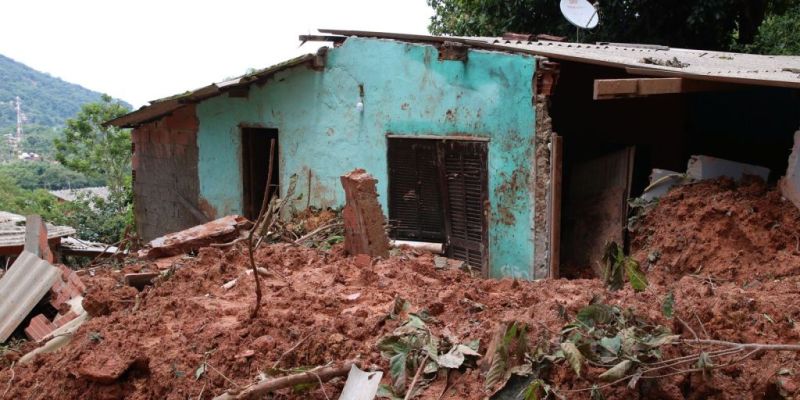 São Sebastião transfere desabrigados para rede hoteleira