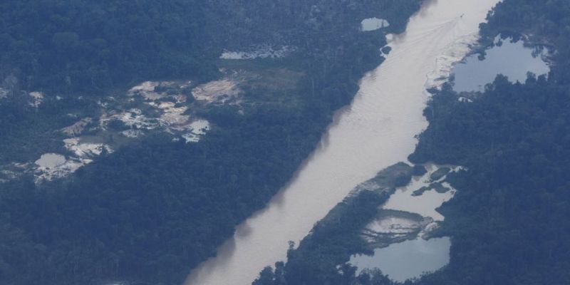 Governo estuda novo fechamento do espaço aéreo em terra yanomami