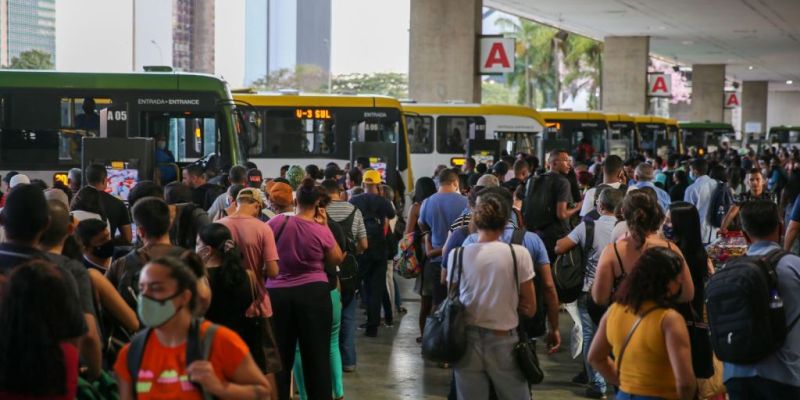 Taxa média de desocupação em 2022 ficou em 9,3%, diz IBGE