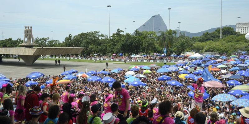 Rio tem 41 blocos de rua nesta segunda-feira de carnaval