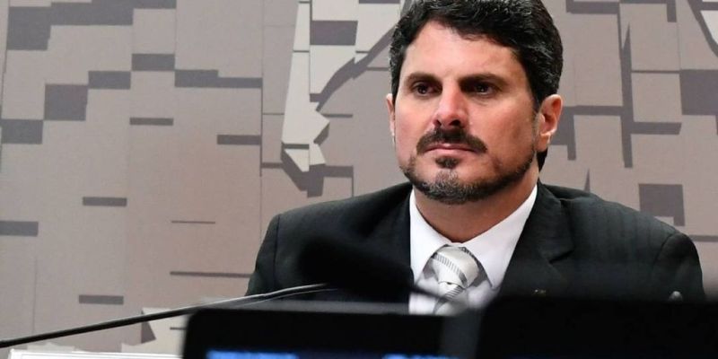 Moraes determina investigação contra senador Marcos do Val