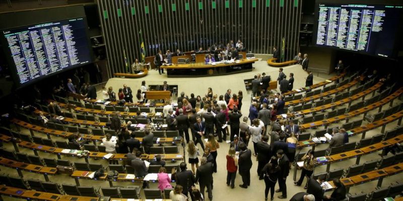 Estudo mostra como as parlamentares são ofendidas nas redes sociais