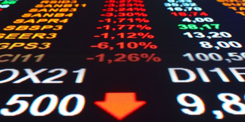 Bolsa fecha no menor nível desde julho após críticas do governo ao BC
