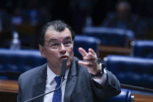 “Falta maturidade a Lira”, critica líder do MDB no Senado