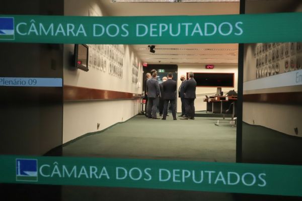 Lira anuncia desenho das comissões, e governo fica sem maioria na CCJ