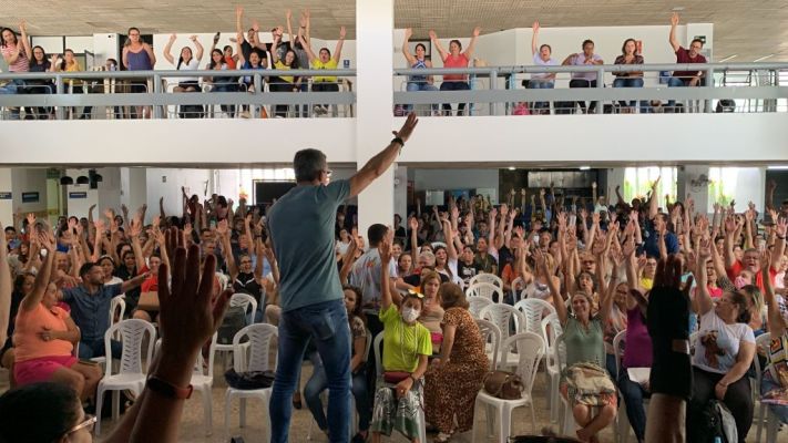 Professores rejeitam proposta da Prefeitura e aprovam indicativo de greve em Campina Grande
